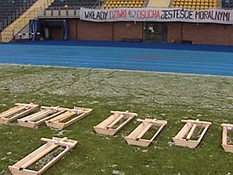 VIDEO: Fans of poorly performi...